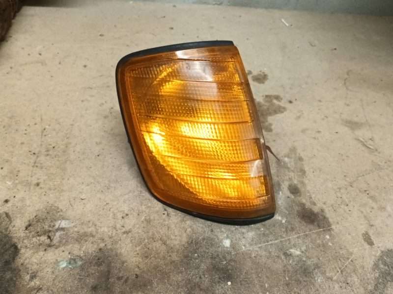 W124 C124 S124 Blinker rechts Hella Mercedes-Benz