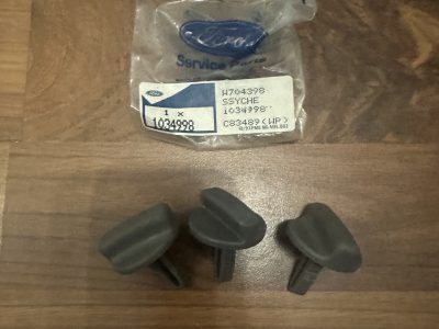 Ford 1034998 Transit 1994-2000 Clip Befestigungsstift Seitenverkleidung